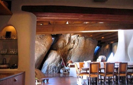 Taş Devri Evi 4.2 milyon dolara satılıyor!