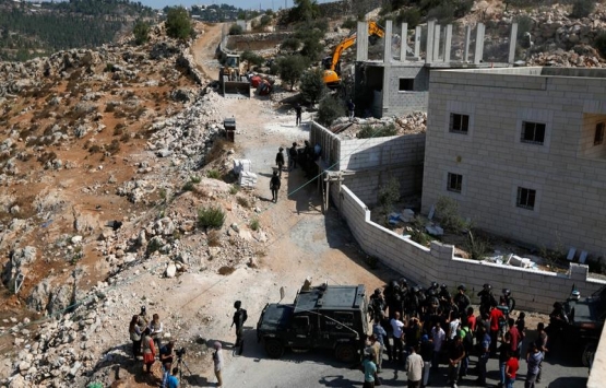 İsrail, Batı Şeria’da Filistinlilere ait iki evi yıktı!