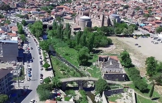 Bergama'da millet bahçesi için esnaflar tahliye ediliyor!