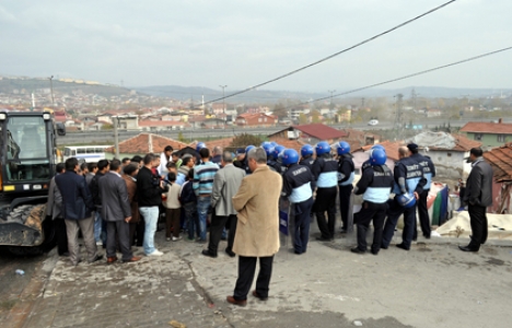Kocaeli'de bina yıkımı protesto edildi!