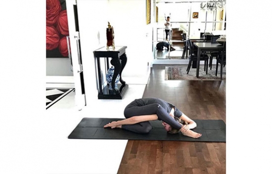 Demet Şener in iki oda bir havuzlu evi!