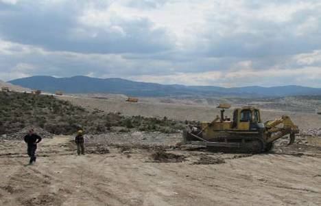 Hisarcık'ta eski çöp toplama alanı toprakla kapatılıyor!