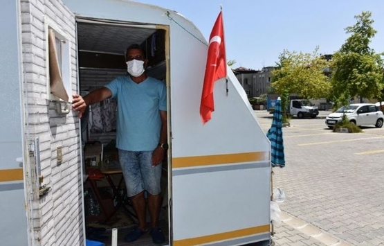 Kira ödemek istemedi, karavanda yaşamaya başladı! 