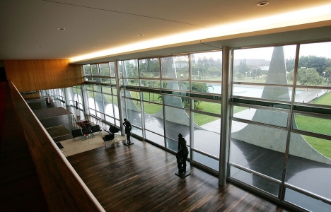 Brezilya Başkanı Michel Temer resmi saraydan taşındı!