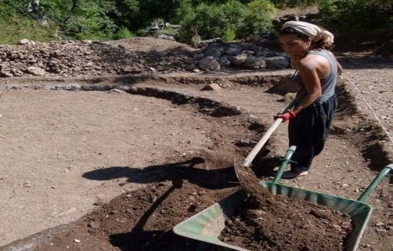 Bin 500 TL ye çamurdan ev yaptılar!