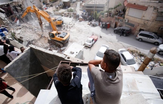 İsrail, Doğu Kudüs'te Filistinlilere ait bir binayı yıktı!