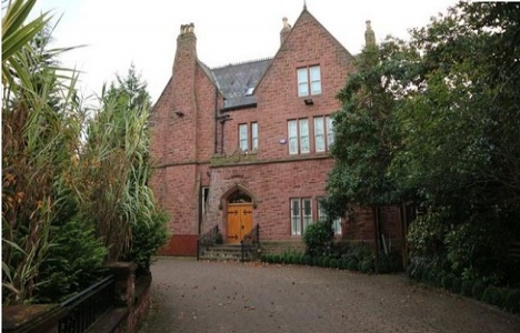 Cenk Tosun un Liverpool daki yeni evi!