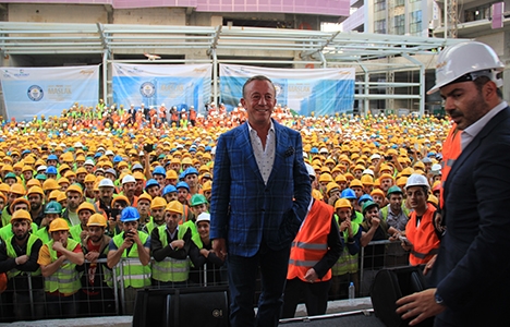 Ağaoğlu, Guinness En Çok Kişiyle Baret Giyme Rekoru’nu kırdı!