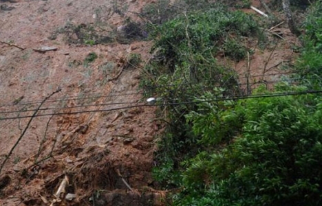 Biga'da heyelan nedeniyle 3 ev boşaltıldı!