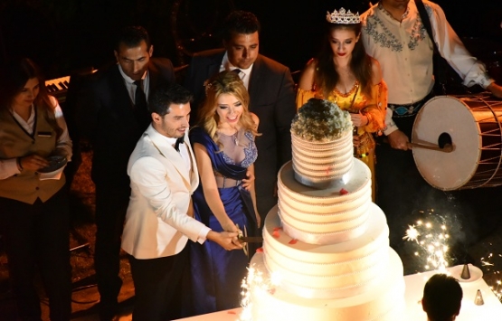 Efe Bezci ile Çağla Baykam nişanlandı!