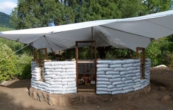 Şehir hayatından sıkılınca 1.500 TL ye ev yaptılar!