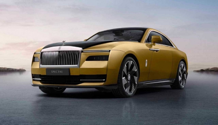 Otomobil üreticisi Rolls-Royce tarihe geçti! 2022’ye damga vurarak en iddialı otomobillerini geride bıraktı!