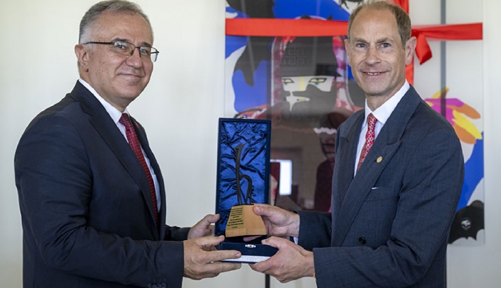 Prens Edward, Türkiye nin ödüllü geri dönüştürülebilir konut sistemini inceledi!