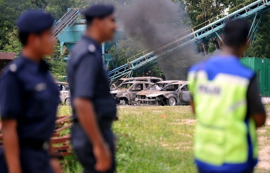 Malezya'da Hindu tapınağının taşınması kararı protesto edildi!