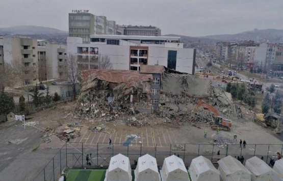 Elazığ’da ağır hasarlı okullar yıkılıyor!