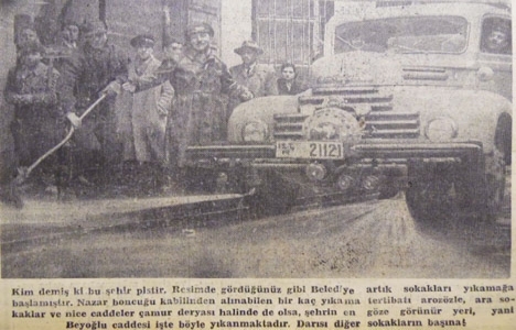 1954 yılında İstanbul Belediyesi sokakları yıkamaya başlamış!