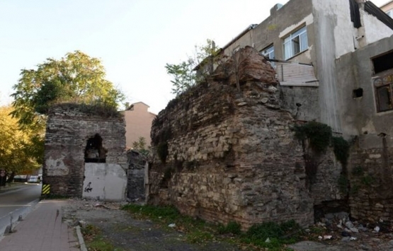 Fatih'te çeşmenin yerine apartman yapılmış!