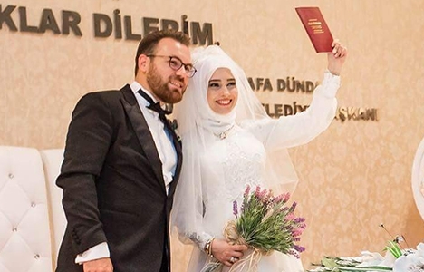 Emlakkulisi.com editörü Merve Sinop evlendi!