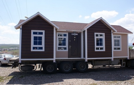 Şanlıurfa'da 20 günde depreme dayanıklı ve taşınabilir evler üretildi!