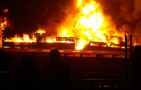 Halkalı'da gümrük sahasında yangın!