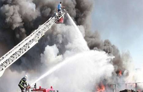 Kayseri'de bir mobilya fabrikasında yangın çıktı!