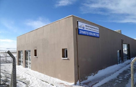 Van F Tipi Cezaevi önüne bekleme salonu inşa edildi! 