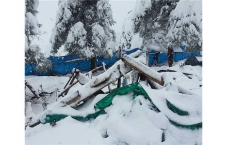 Bursa Orhaneli'de çatı çöktü!