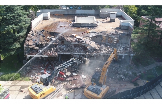 Bursa daki riskli bina yıkıldı!