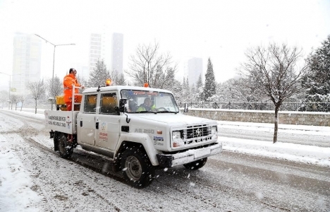 Ataşehir Belediyesi kar çalışmalarını sürdürüyor!