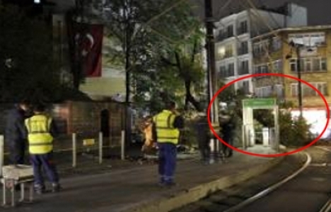 Gülhane tramvay durağında ağaç devrildi: 3 yaralı