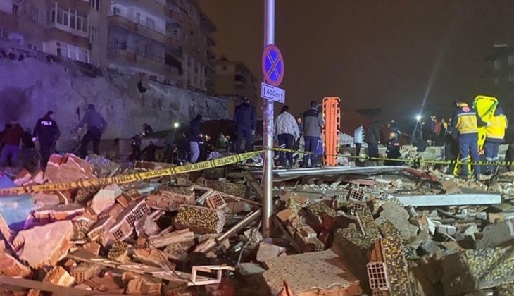 Yaralar sarılmaya başlıyor! Depremzedelere bir yardım eli de onlardan geldi