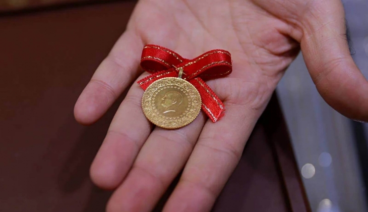 Altın uçmaya devam ediyor! Gram, çeyrek, gremse, atabeşli altın fiyatları ne kadar? 29 Ağustos canlı altın fiyatları