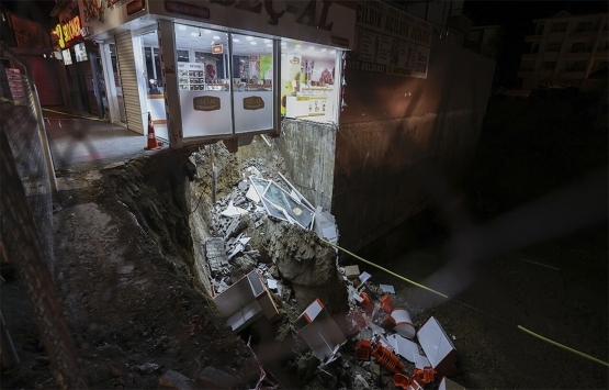 Ankara da bir inşaatın temel kazısı esnasında yan binadaki dükkan çöktü!