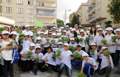 Bağcılar Çevre Haftası etkinliği kapsamında 70 bin fesleğen dağıtıldı!