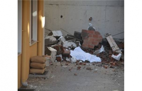 Sinop'ta apartmanın istinat duvarı çöktü!