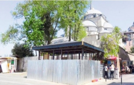 Mihrimah Sultan Külliyesi'nin önüne prefabrik yapı mı inşa edildi?