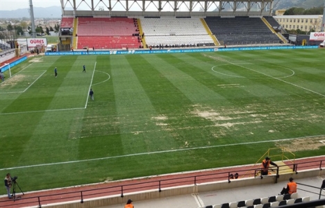 Manisa 19 Mayıs Stadı'nın zemini sorun yaratıyor!