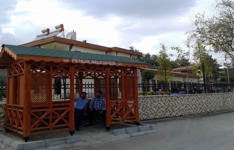 Pendik'in köylerine ahşap duraklar geldi!