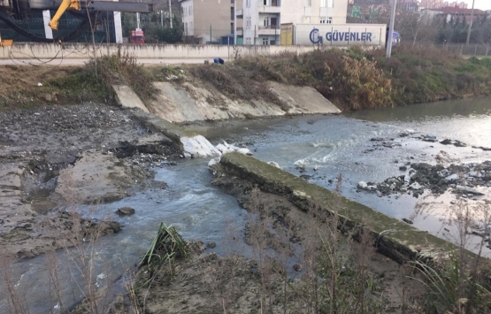 Kocaeli de köprü inşaatı sırasında NATO boru hattı delindi!