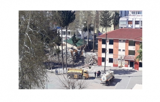 Serik Tekeli Ortaokulu'nun yıkımı başladı!