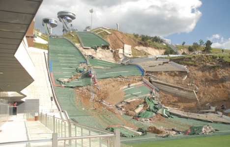 'Erzurum'da çöken kayak kulelerinin etüdü iyi yapılmamış'