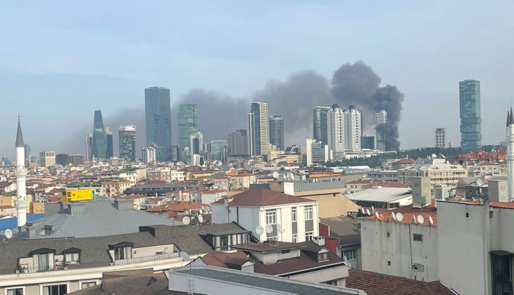 Metrocity yanıyor! Levent dumanlar altında!