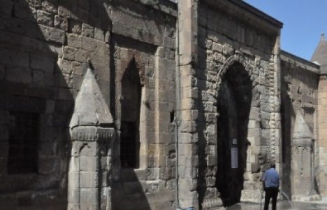 Bitlis'te Vakıf Eserleri restore ediliyor!