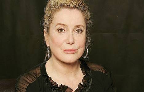 Catherine Deneuve yazlık olarak kullandığı şatosunu 3.9 milyon Euro'ya satışa çıkardı!