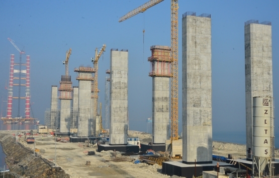 1915 Çanakkale Köprüsü nde kırmızı beyaz kulelerin 56,3 ü tamam!