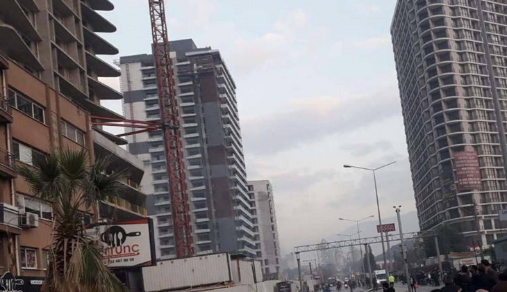 İzmir de 6 kişinin öldüğü otel inşaatındaki vinç kasasında son dakika gelişmesi! Tutuklu sanıklar tahliye edildi!