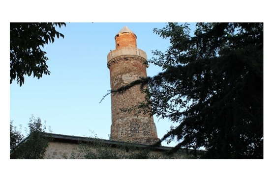 Elazığ'daki 7 derece eğik cami minaresi 9 asırdır yıkılmadı!