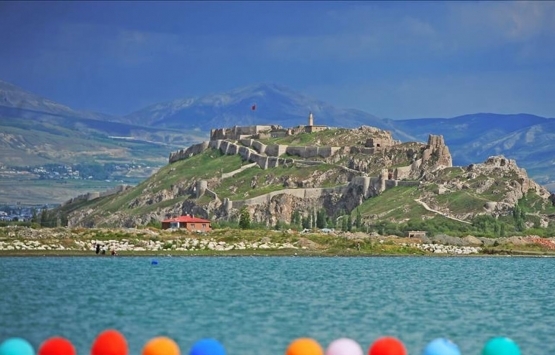 Van daki ağır hasarlı binalar acilen yıkılmalı!