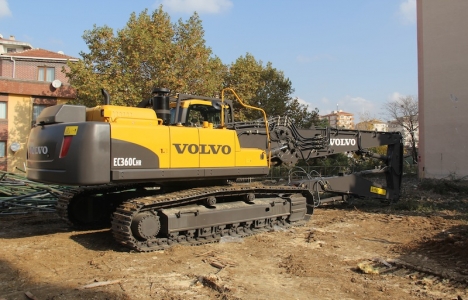 İzmit'te imar izni bulunmayan bina yıkıldı!