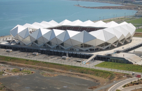 Akyazı Şenol Güneş Stadı'nda onarım başladı!
